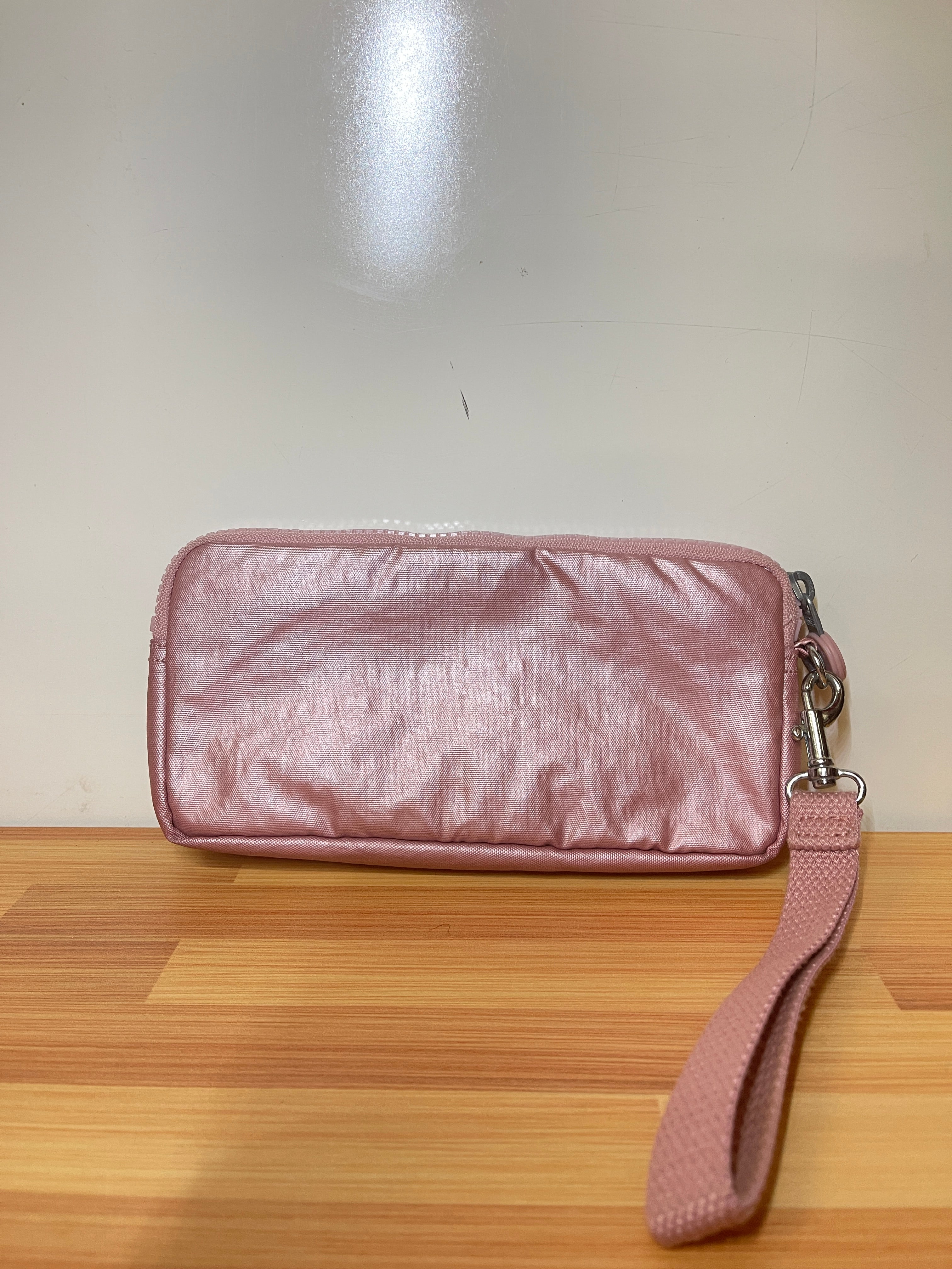 Kipling wristlet best sale