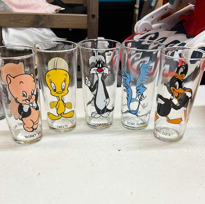 1973 Looney Tunes 6.5" Glasses Set of 5