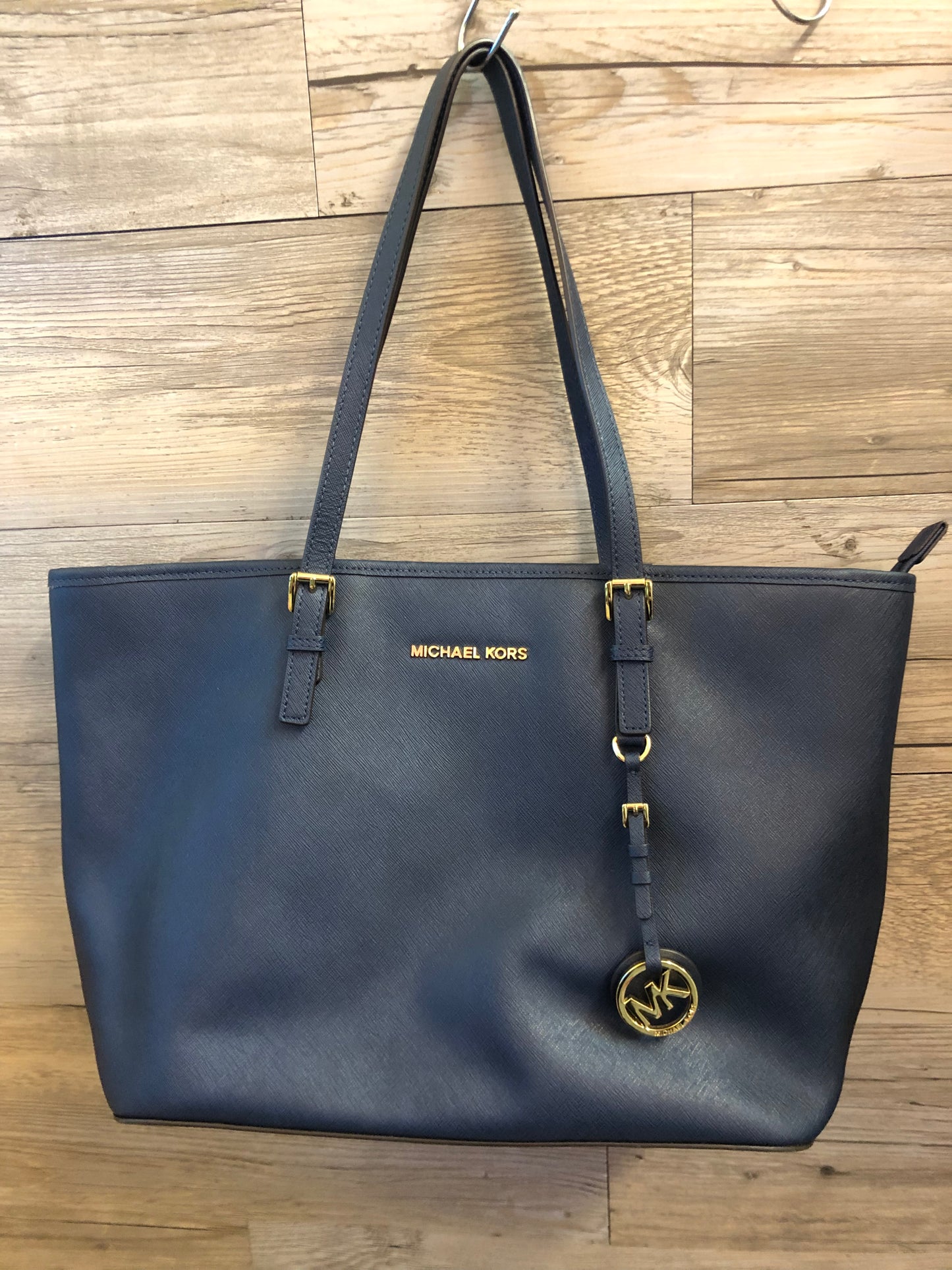 Michael kors navy deals purse