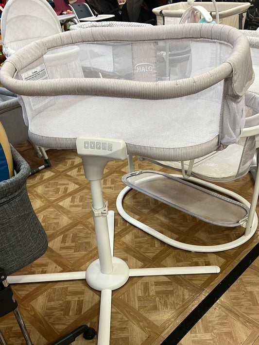 Halo Swivel Bassinet