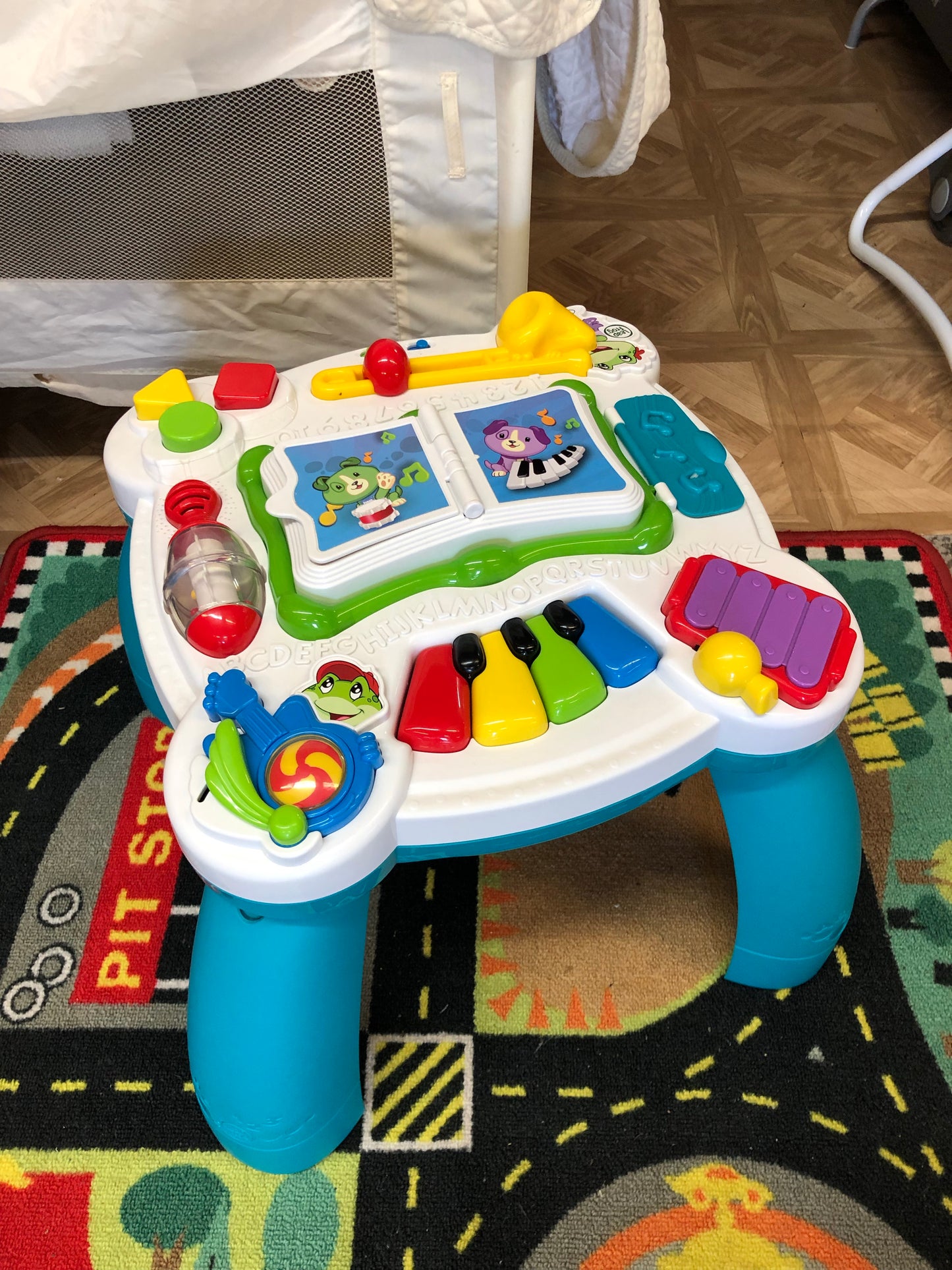 LeapFrog Learn & Groove Musical Learning Table